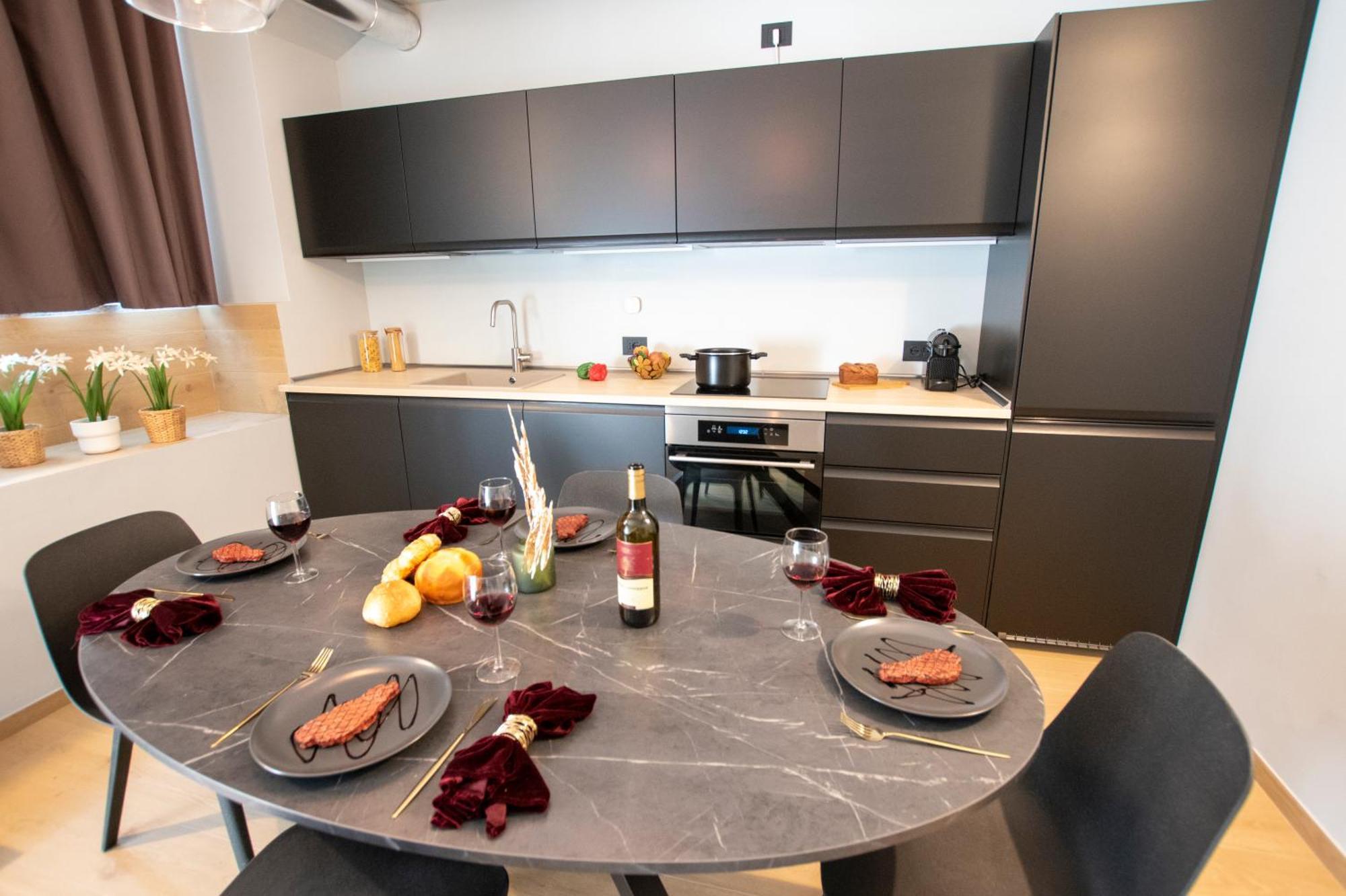 Appartement Ihost Luxury -private Parking- Plana 3 *
